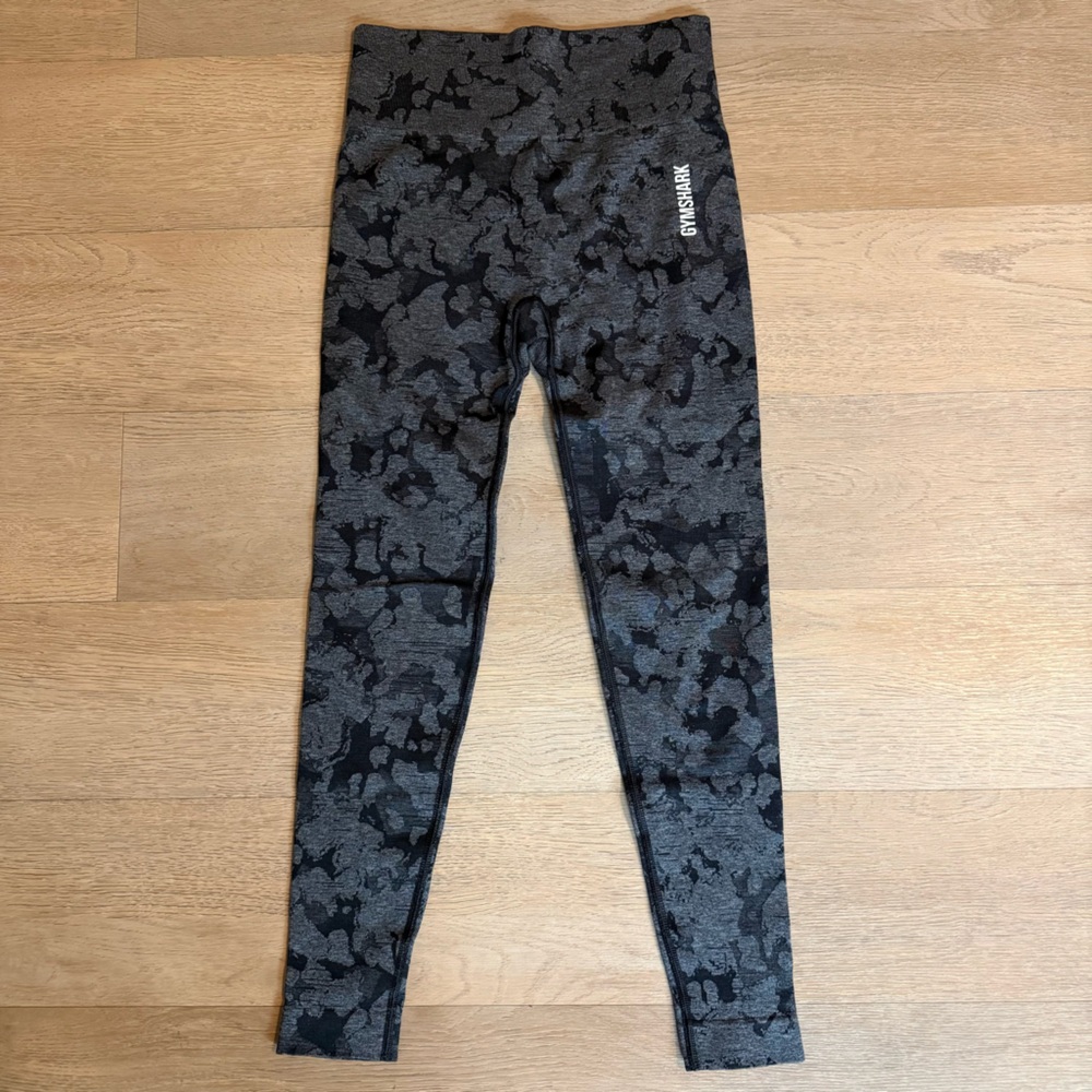 Gymshark Women’s Camouflage Black and Gray Leggings - S